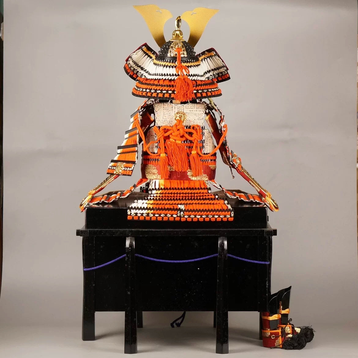 O-yoroi display model, three-quarter view