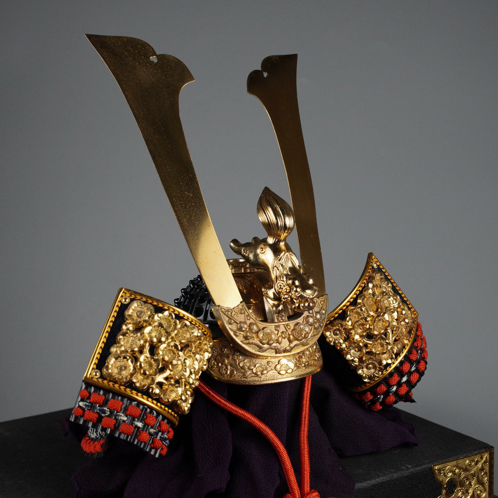 Kabuto helmet display piece, three-quarter view
